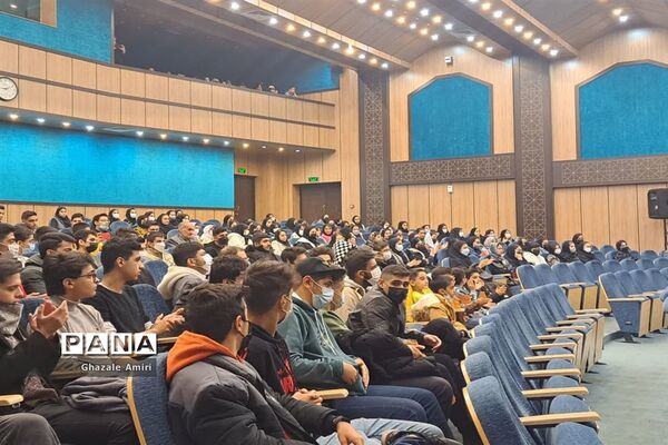 مراسم تجلیل از دانش‌آموزان برتر فرهنگی و هنری در ناحیه ۴ شیراز