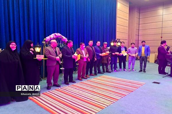 مراسم تجلیل از دانش‌آموزان برتر فرهنگی و هنری در ناحیه ۴ شیراز