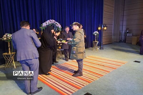 مراسم تجلیل از دانش‌آموزان برتر فرهنگی و هنری در ناحیه ۴ شیراز