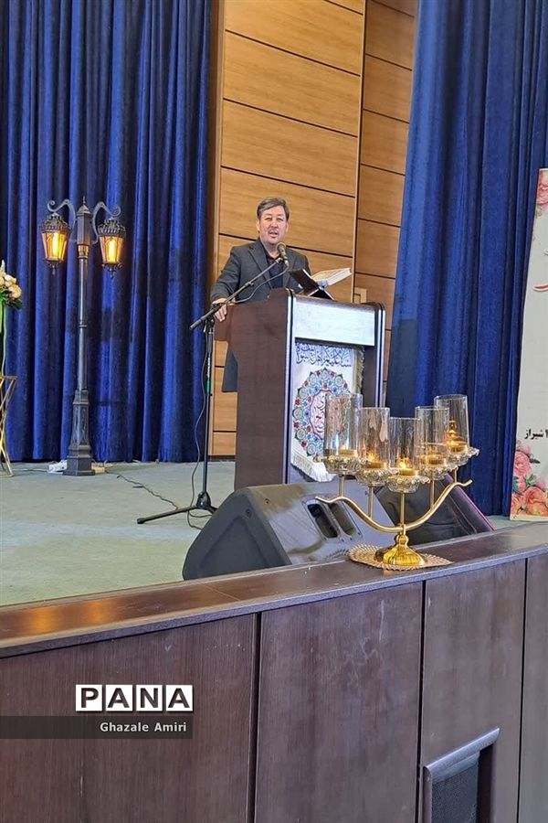 مراسم تجلیل از دانش‌آموزان برتر فرهنگی و هنری در ناحیه ۴ شیراز