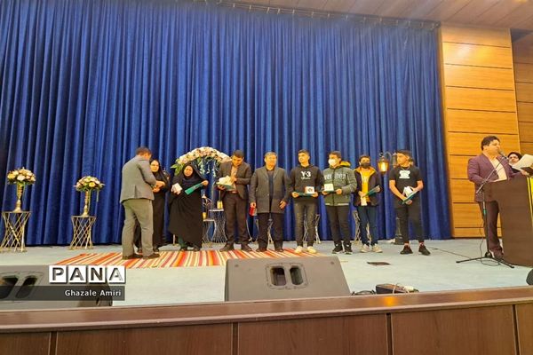 مراسم تجلیل از دانش‌آموزان برتر فرهنگی و هنری در ناحیه ۴ شیراز