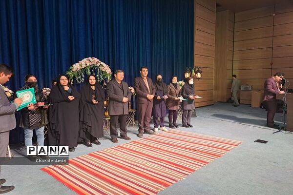 مراسم تجلیل از دانش‌آموزان برتر فرهنگی و هنری در ناحیه ۴ شیراز