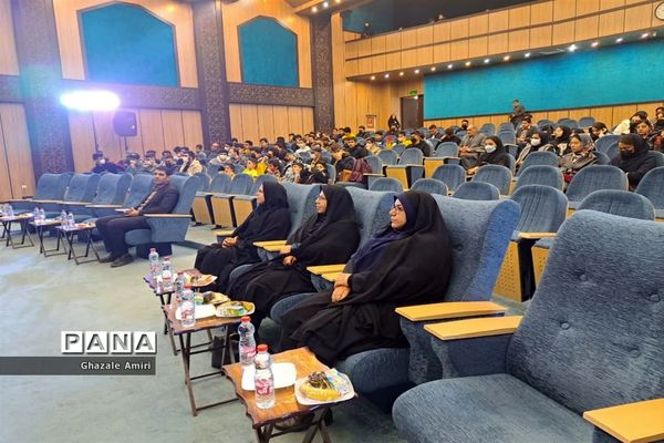 مراسم تجلیل از دانش‌آموزان برتر فرهنگی و هنری در ناحیه ۴ شیراز