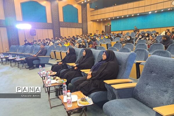 مراسم تجلیل از دانش‌آموزان برتر فرهنگی و هنری در ناحیه ۴ شیراز