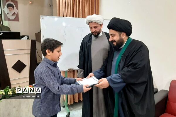 اختتامیه اجلاس نماز و تقدیر از فعالان نماز در آموزش و پرورش رودهن