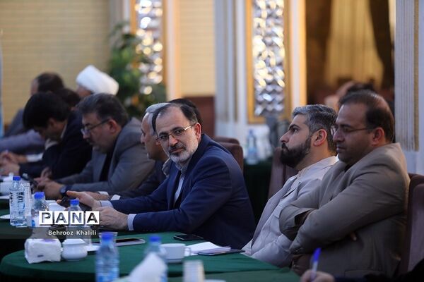 نشست هم‌اندیشی‌ معاونان پرورشی و فرهنگی، روسای ادارات قرآن، عترت و نماز و مدیران سازمان دانش‌آموزی-2