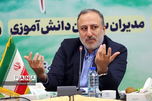 نشست هم‌اندیشی‌ معاونان پرورشی و فرهنگی، روسای ادارات قرآن، عترت و نماز و مدیران سازمان دانش‌آموزی-2