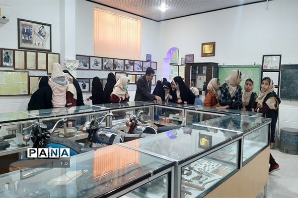 بازدید علمی دانش‌آموزان آموزشگاه شهید اکرمی از موزه فرهنگ و هنر بافق