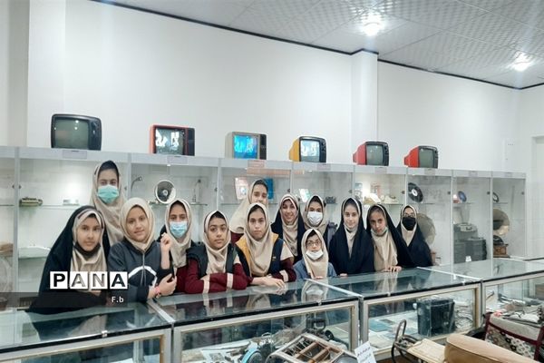 بازدید علمی دانش‌آموزان آموزشگاه شهید اکرمی از موزه فرهنگ و هنر بافق