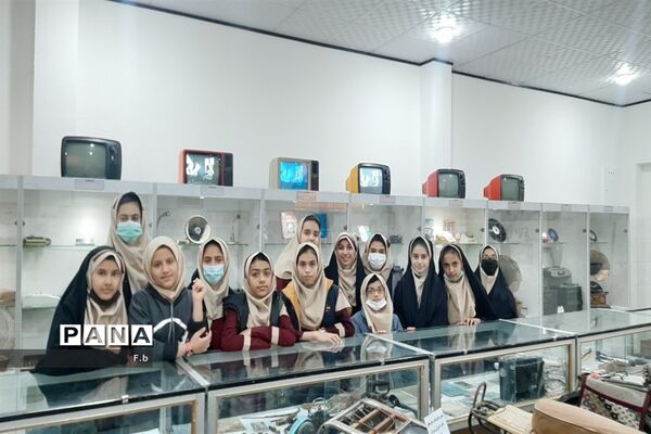 بازدید علمی دانش‌آموزان آموزشگاه شهید اکرمی از موزه فرهنگ و هنر بافق
