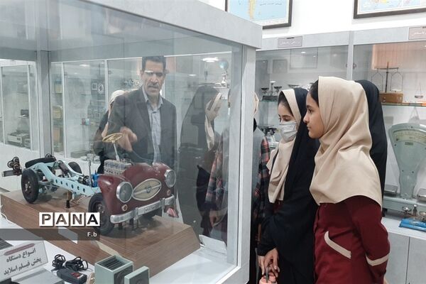 بازدید علمی دانش‌آموزان آموزشگاه شهید اکرمی از موزه فرهنگ و هنر بافق