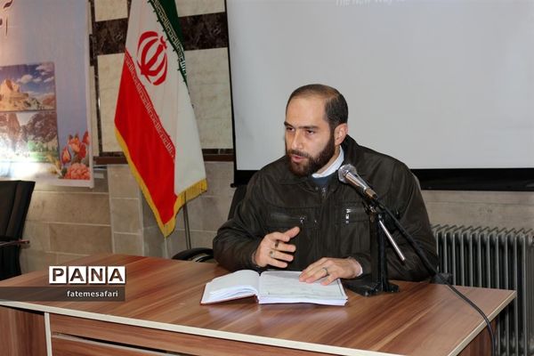 برگزاری جلسه توجیهی و توان افزایی مدیران مدارس شهرستان فیروزکوه