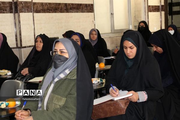 برگزاری جلسه توجیهی و توان افزایی مدیران مدارس شهرستان فیروزکوه