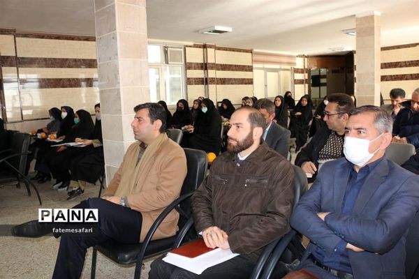برگزاری جلسه توجیهی و توان افزایی مدیران مدارس شهرستان فیروزکوه