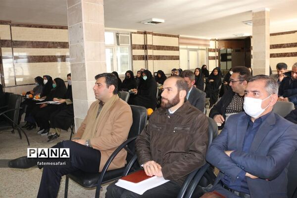 برگزاری جلسه توجیهی و توان افزایی مدیران مدارس شهرستان فیروزکوه
