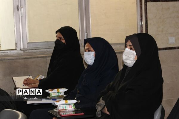 برگزاری جلسه توجیهی و توان افزایی مدیران مدارس شهرستان فیروزکوه