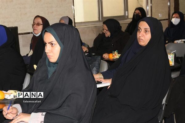 برگزاری جلسه توجیهی و توان افزایی مدیران مدارس شهرستان فیروزکوه