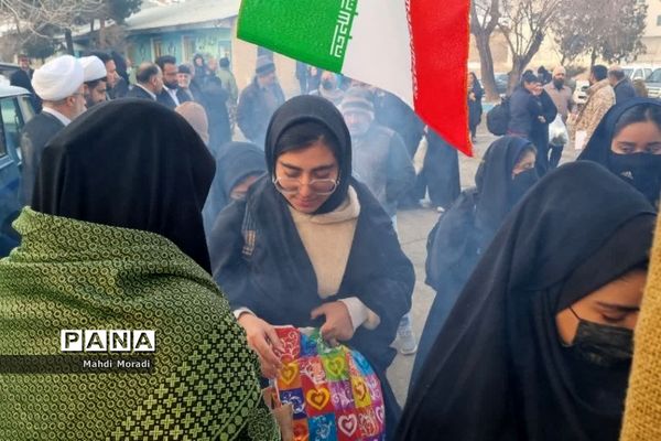 اعزام ۲۴۰ دانش‌آموز دختر دماوند به مناطق عملیاتی جنوب کشور