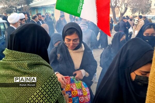 اعزام ۲۴۰ دانش‌آموز دختر دماوند به مناطق عملیاتی جنوب کشور