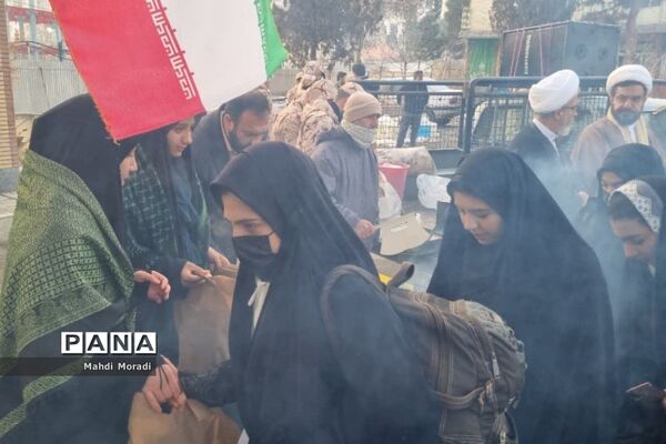 اعزام ۲۴۰ دانش‌آموز دختر دماوند به مناطق عملیاتی جنوب کشور