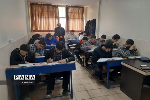 برگزاری آزمون‌ شبه کنکور در دبیرستان ادیب (دوره دوم) منطقه ۱۳