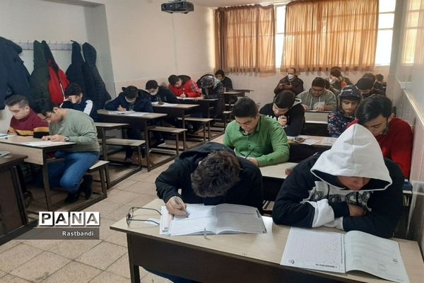 برگزاری آزمون‌ شبه کنکور در دبیرستان ادیب (دوره دوم) منطقه ۱۳