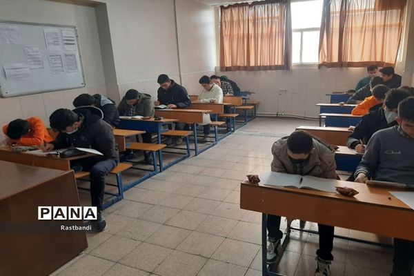 برگزاری آزمون‌ شبه کنکور در دبیرستان ادیب (دوره دوم) منطقه ۱۳