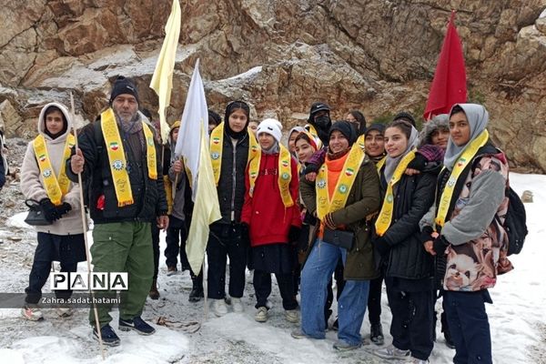 اردوی دانش‌آموزان دختر پاکدشتی و چهاردانگه  در اردوگاه شهید باهنر