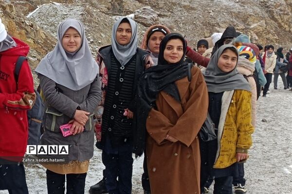 اردوی دانش‌آموزان دختر پاکدشتی و چهاردانگه  در اردوگاه شهید باهنر