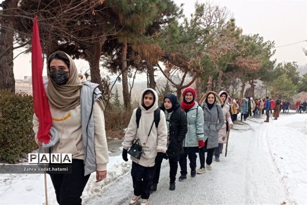 اردوی دانش‌آموزان دختر پاکدشتی و چهاردانگه  در اردوگاه شهید باهنر