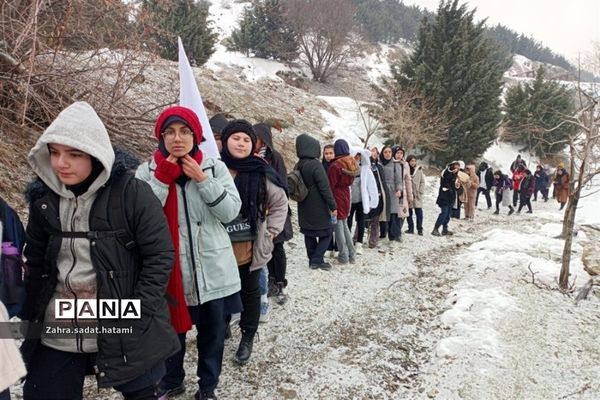 اردوی دانش‌آموزان دختر پاکدشتی و چهاردانگه  در اردوگاه شهید باهنر