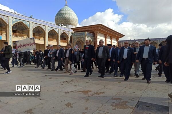 حضور فرهنگیان و دانش‌آموزان عضو سازمان دانش‌آموزی فارس در تجمع اعتراض‌آمیز محکومیت اهانت به قرآن کریم در شیراز