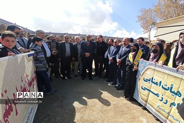 حضور فرهنگیان و دانش‌آموزان عضو سازمان دانش‌آموزی فارس در تجمع اعتراض‌آمیز محکومیت اهانت به قرآن کریم در شیراز