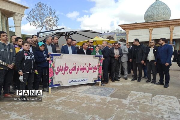 حضور فرهنگیان و دانش‌آموزان عضو سازمان دانش‌آموزی فارس در تجمع اعتراض‌آمیز محکومیت اهانت به قرآن کریم در شیراز