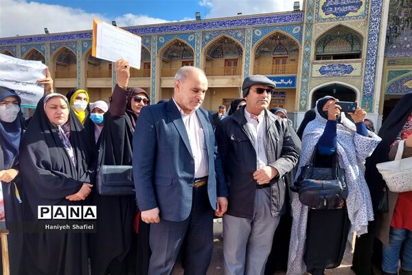 حضور فرهنگیان و دانش‌آموزان استان فارس در اجتماع محکوم کردن اهانت به قرآن کریم