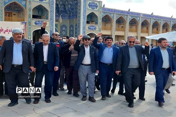 حضور فرهنگیان و دانش‌آموزان استان فارس در اجتماع محکوم کردن اهانت به قرآن کریم