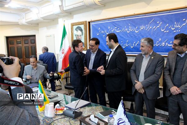 نشست صمیمی رئیس مرکز اطلاع‌‎رسانی و روابط عمومی وزارت آموزش و پرورش با مدیران و کارشناسان روابط عمومی ادارات آموزش و پرورش استان یزد