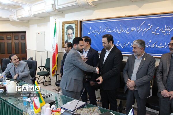 نشست صمیمی رئیس مرکز اطلاع‌‎رسانی و روابط عمومی وزارت آموزش و پرورش با مدیران و کارشناسان روابط عمومی ادارات آموزش و پرورش استان یزد