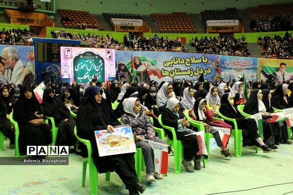 جشن فرزندان انقلاب با هدف شاداب‌سازی میان دانش‌آموزان در ورزشگاه آزادی