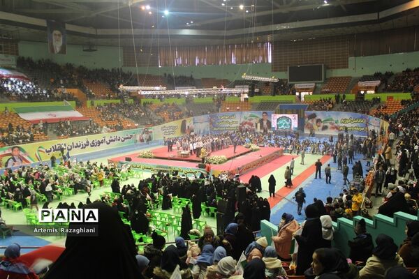 جشن فرزندان انقلاب با هدف شاداب‌سازی میان دانش‌آموزان در ورزشگاه آزادی
