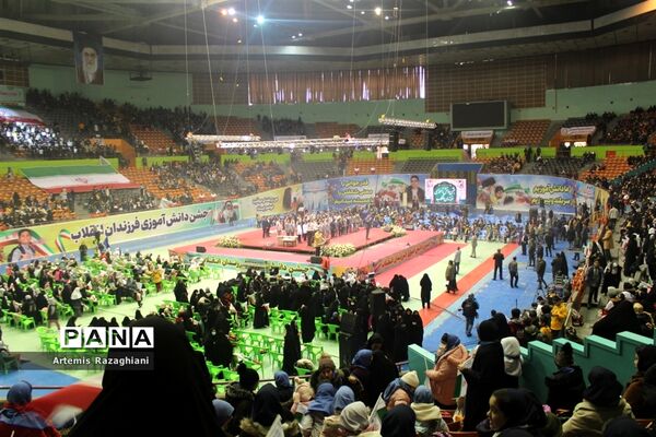 جشن فرزندان انقلاب با هدف شاداب‌سازی میان دانش‌آموزان در ورزشگاه آزادی