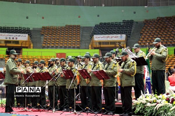 جشن فرزندان انقلاب با هدف شاداب‌سازی میان دانش‌آموزان در ورزشگاه آزادی