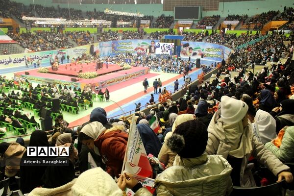 جشن فرزندان انقلاب با هدف شاداب‌سازی میان دانش‌آموزان در ورزشگاه آزادی