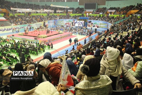 جشن فرزندان انقلاب با هدف شاداب‌سازی میان دانش‌آموزان در ورزشگاه آزادی