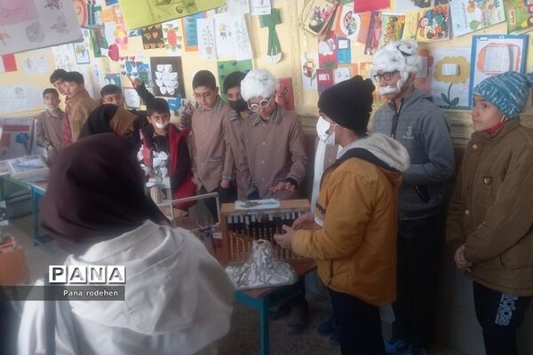 نمایشگاه جابربن حیان در دبستان امام‌حسن‌ مجتبی(ع) رودهن