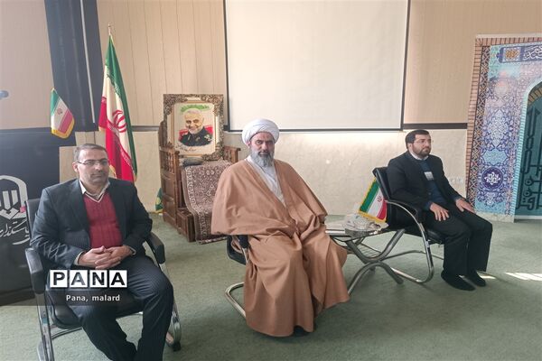 نشست دانش‌‌‌آموزان عضو تشکل‌های دانش‌آموزی مدارس با امام جمعه ملارد