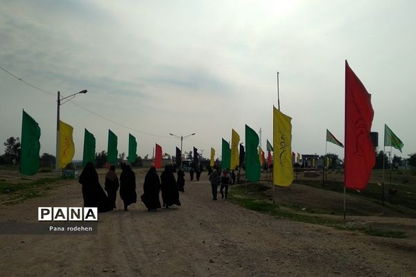 دانش‌آموزان دختر رودهن در اردوی راهیان نور