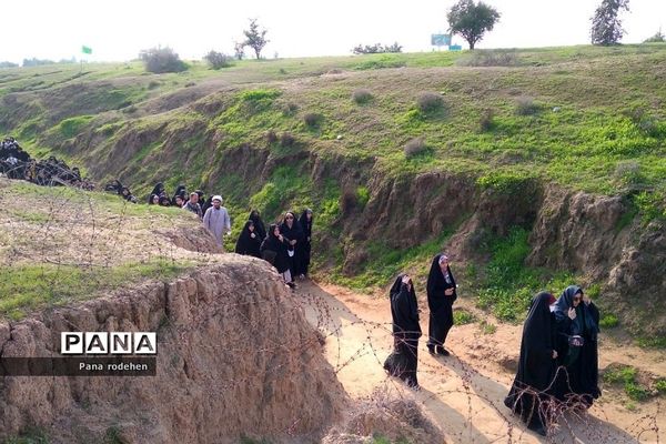 دانش‌آموزان دختر رودهن در اردوی راهیان نور