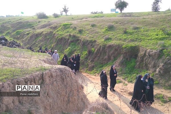 دانش‌آموزان دختر رودهن در اردوی راهیان نور