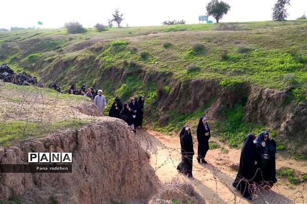 دانش‌آموزان دختر رودهن در اردوی راهیان نور